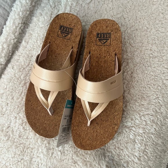 Brand new Reef Sandals - Picture 2 of 3